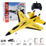 Foguete de combate RC amarelo com detalhes pretos e vermelhos, controlador sem fios, bateria de presente, e acessórios como hélices, cabos USB, e suporte de aterragem.
