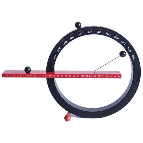 Dispositivo de calendário perpétuo com roda de meses, dias e ponteiro para dias do mês, em cores preto, vermelho e cinza.
