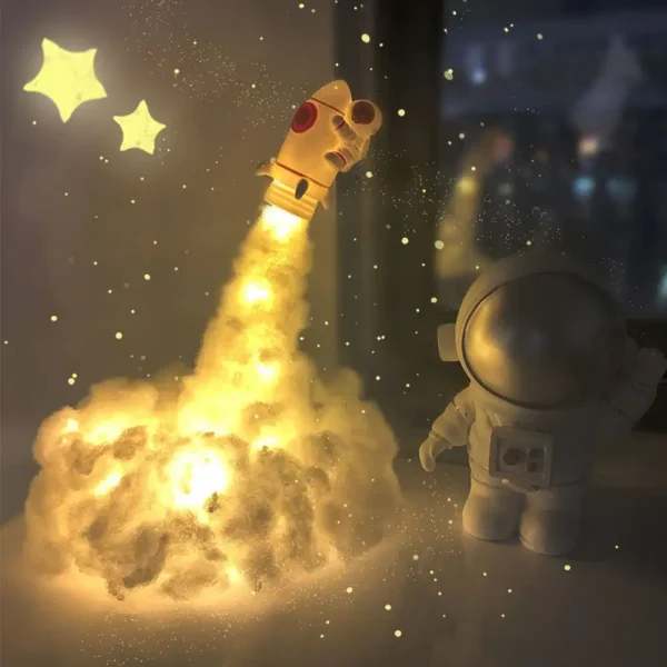 Lâmpada de astronauta com efeito de foguete a lançar fogo, estrelas brilhantes e partículas luminosas ao redor, criando uma atmosfera espacial.
