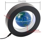 Lâmpada de levitação com globo terrestre suspenso no centro, dimensões de 17.5cm de diâmetro, com detalhes do planeta visíveis.