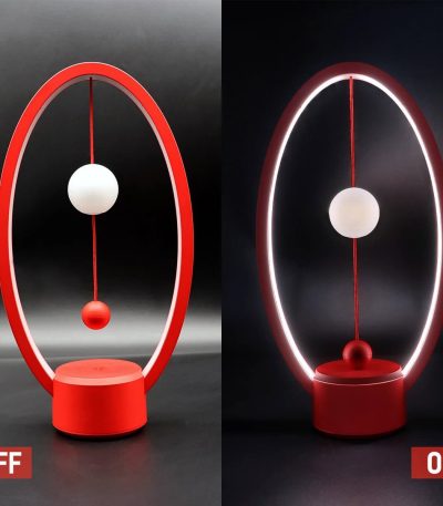 Lâmpada de mesa com design moderno, com anel luminoso e esfera suspensa, mostrando o modo desligado e ligado.
