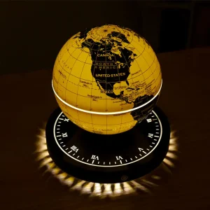 Globo terrestre dourado com iluminação LED, levitando sobre base circular com marcações de horas, destacando os continentes e países.