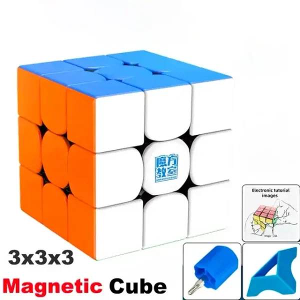 Cubo de Rubik 3x3 magnético com peças brancas, azuis e laranja, mostrando diferentes ângulos e detalhes das peças.