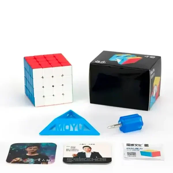 Cubo de Rubik 4x4 magnético com peças, caixa, ferramenta, cartões e guia de instruções, visto de frente e de lado.