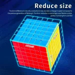 Cubo de Rubik 6x6 magnético com cores vermelha, azul e amarela, mostrando detalhes das peças e do mecanismo interno.
