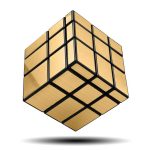Cubo de Rubik Espelho com superfície dourada e moldura preta, visto de ângulo superior, destacando as faces refletoras e o design geométrico.