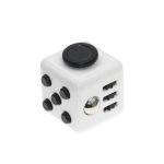 Cubo fidget branco com botões pretos, luzes LED e entradas USB, usado para aliviar o stress e melhorar a concentração.