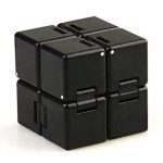 Cubo Infinito Anti-Stress com várias faces que se podem rodar, em acabamento preto, usado para aliviar o stress e melhorar a concentração.