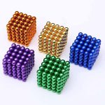 Cubo magnético composto por bolas de cores diferentes: laranja, dourado, azul, roxo e verde, formando um cubo tridimensional.