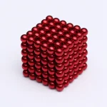 Cubo de bolas magnéticas vermelhas com 216 unidades, mostrando detalhes de cada esfera brilhante e refletora.
