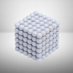 Cubo magnético composto por bolas brancas de 3mm formando uma estrutura 6x6x6, com detalhes visíveis de diferentes ângulos e escala.