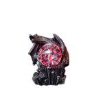 Lâmpada de plasma com design de dragão, luzes vermelhas e detalhes escuros, em forma de escultura decorativa.