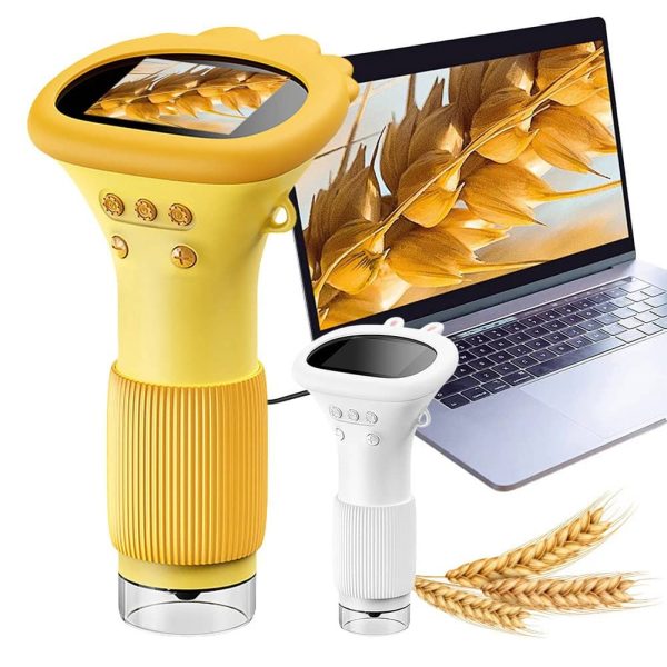 Lupa de mão amarela com luz LED, conectada a um computador portátil, usada para observação detalhada de objetos pequenos.