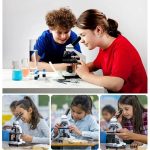 Menino e mulher a usar microscópio em laboratório, com outros estudantes ao fundo, explorando amostras.