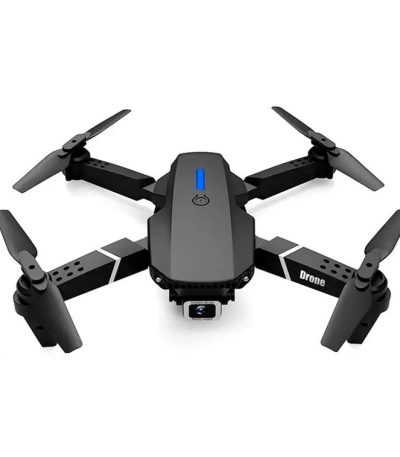 Drone preto com quatro hélices, câmera frontal e luz azul no centro, vista superior.
