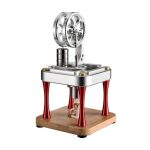 Motor Stirling de alta temperatura com rodas de metal, base de madeira e estrutura metálica prateada, usado em demonstrações científicas.