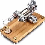 Motor Stirling de ar quente com componentes metálicos, tubo de vidro, e base de madeira, mostrando detalhes do mecanismo e funcionamento.
