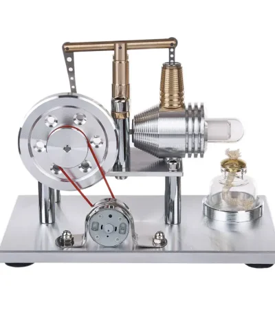 Motor Stirling industrial com componentes metálicos, pistão, e reservatório de vidro, usado em experimentos científicos educativos.