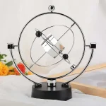Pêndulo de Newton Cubo com esfera metálica e estrutura de metal, exibido numa base preta, com elementos de movimento e equilíbrio visíveis.