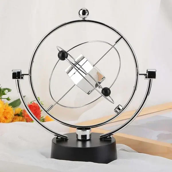 Pêndulo de Newton Cubo com esfera metálica e estrutura de metal, exibido numa base preta, com elementos de movimento e equilíbrio visíveis.