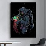 Ilustração de astronauta em espaço a segurar uma esfera luminosa com cores vibrantes e efeito de plasma, estilo cartoon, fundo estrelado.