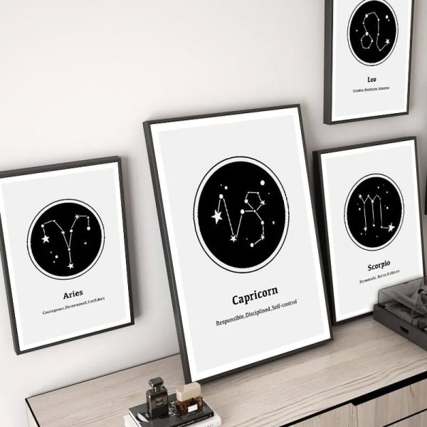 Quatro quadros com desenhos de constelações de Áries, Leão, Capricórnio e Escorpião em fundo preto e branco, com nomes e características de cada signo.