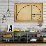Quadro com a sequência de Fibonacci em cores neutras, decorando uma parede de tijolos brancos com iluminação de pendente industrial.