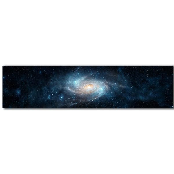 Imagem de uma galáxia espiral com estrelas brilhantes e núcleo luminoso, ideal para decoração de ciência e espaço.