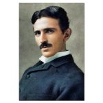 Retrato clássico de Nikola Tesla com cabelo escuro, bigode e vestuário antigo, olhando para a câmera com expressão séria.