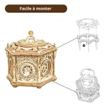 Peça de madeira do puzzle de uma caixa de música, com detalhes decorativos e mecanismo interno visível, montagem fácil demonstrada na imagem.