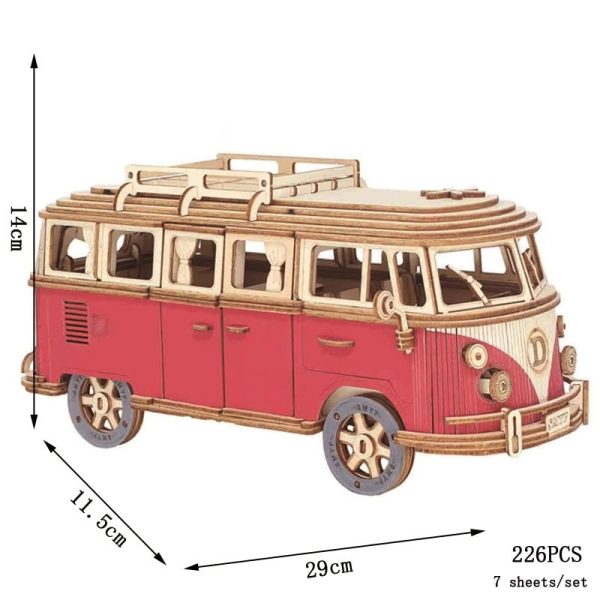 Mini van de puzzle 3D em madeira com detalhes em vermelho e rodas de plástico, vista lateral com dimensões indicadas.