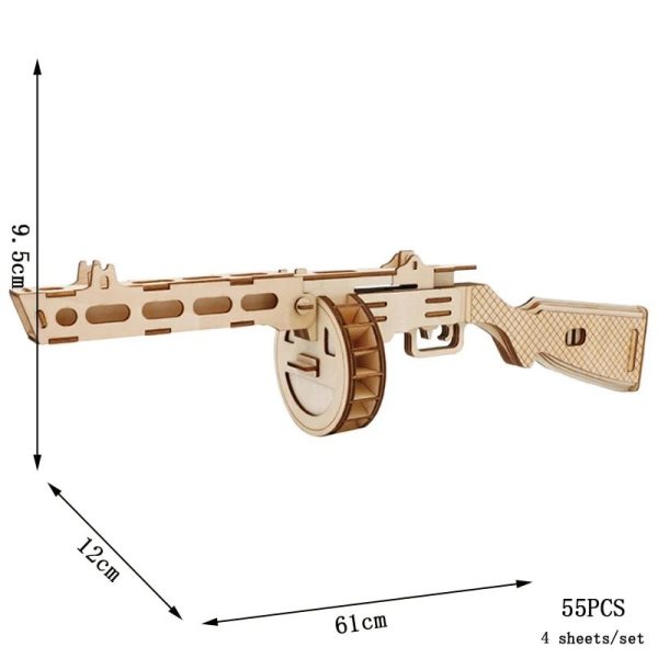 Modelo de pistola 3D em madeira com detalhes detalhados, incluindo o tambor e o cano, medindo aproximadamente 61cm de comprimento.