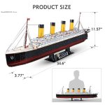 Modelo de barco Titanic em escala, com detalhes das chaminés e casco, medindo aproximadamente 34,6 polegadas de comprimento e 11,57 polegadas de altura.
