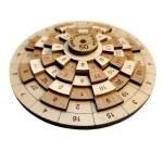 Quebra-cabeças de números com várias camadas de peças, incluindo uma peça central com o número 50, usado para jogos educativos de matemática.
