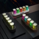 Conjunto de tubos LED de diferentes cores em suportes de madeira e plástico, com iluminação vibrante e detalhes de circuitos eletrónicos ao fundo.