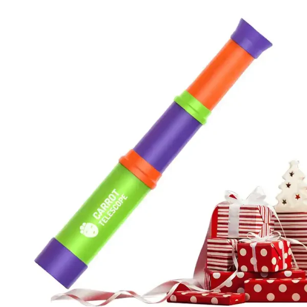 Telescópio de brinquedo com tubo laranja, verde e roxo, junto a presentes de Natal decorados com fitas vermelhas e brancas.
