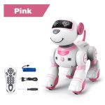 Cão robô de cor rosa e branco com olhos digitais, rodas e acessórios, incluindo comando remoto, bateria e ferramenta de carregamento.