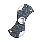 Faca Hand Spinner com corpo de plástico preto e detalhes azuis, com botão central para girar, vista de cima.
