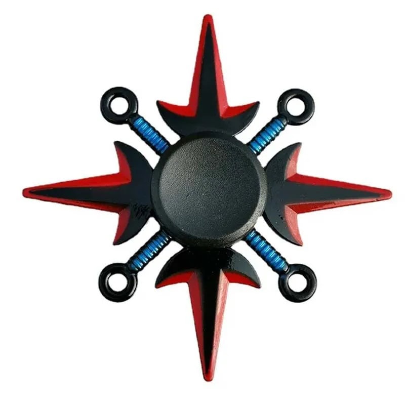 Fidget spinner com design de kunai, preto com detalhes vermelhos, com pontas afiadas e detalhes de cores azuis nas extremidades das lâminas.
