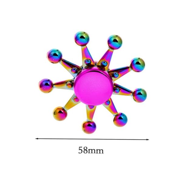 Fidget spinner com corpo rosa e braços metálicos iridescentes, cada um com uma esfera colorida na extremidade, medindo 58mm de diâmetro.