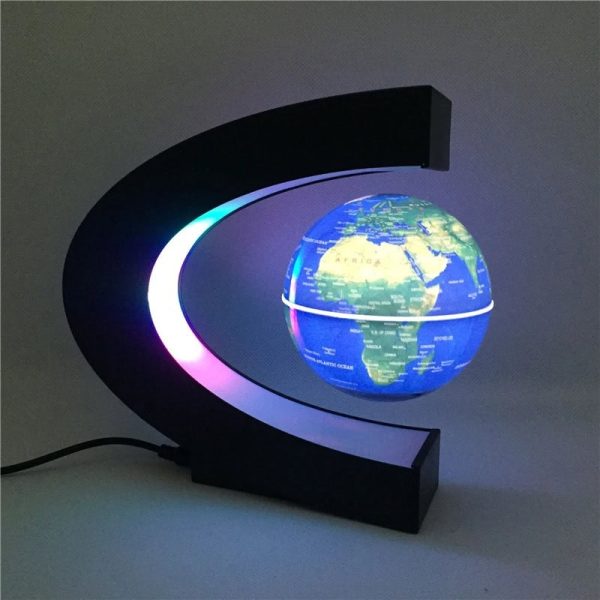 Globo terrestre com efeito de luz LED, suspenso por um suporte em forma de C preto, mostrando continentes e oceanos iluminados.