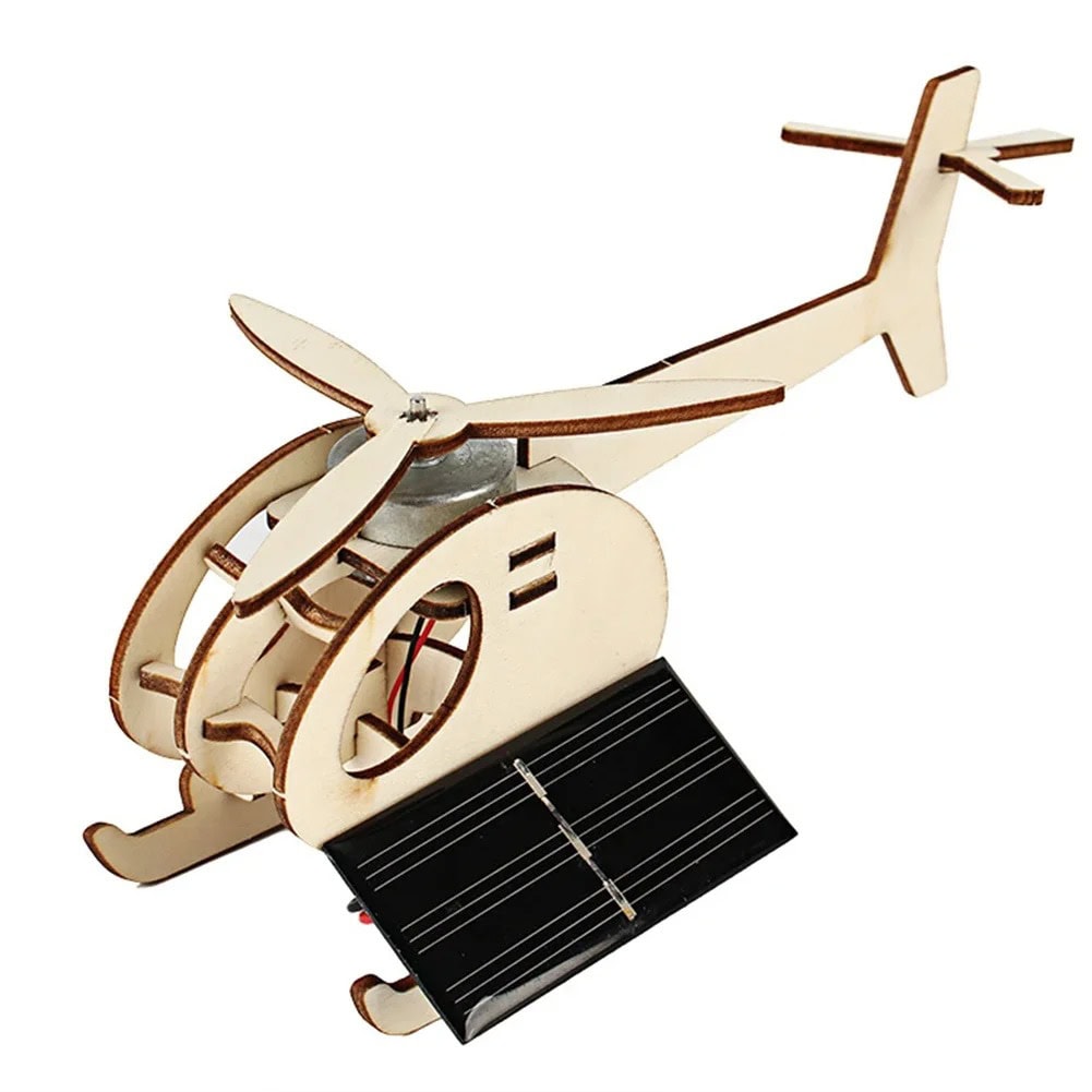 Helicóptero Solar de Brinquedo Helicóptero de madeira com painel solar na base, hélices e cauda, para demonstração de energia solar em brinquedos educativos.