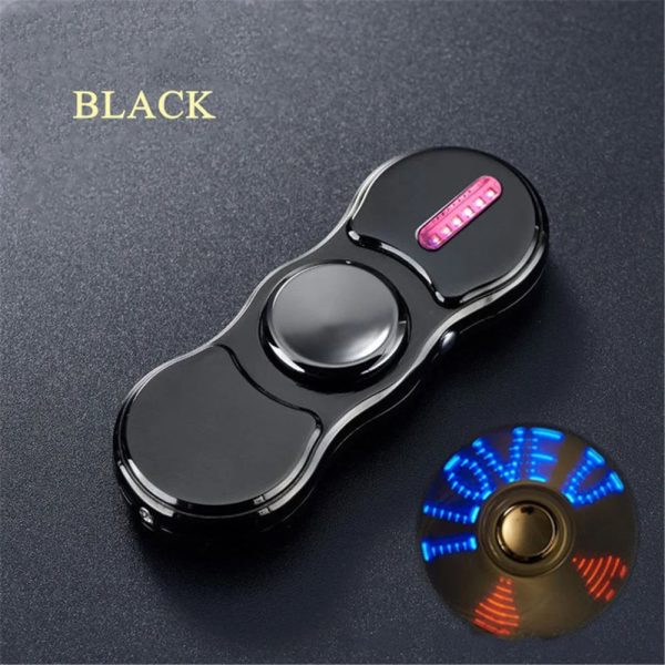 Fidget spinner preto com luz LED rosa e luz de leitura azul, visto de cima, sobre fundo escuro.