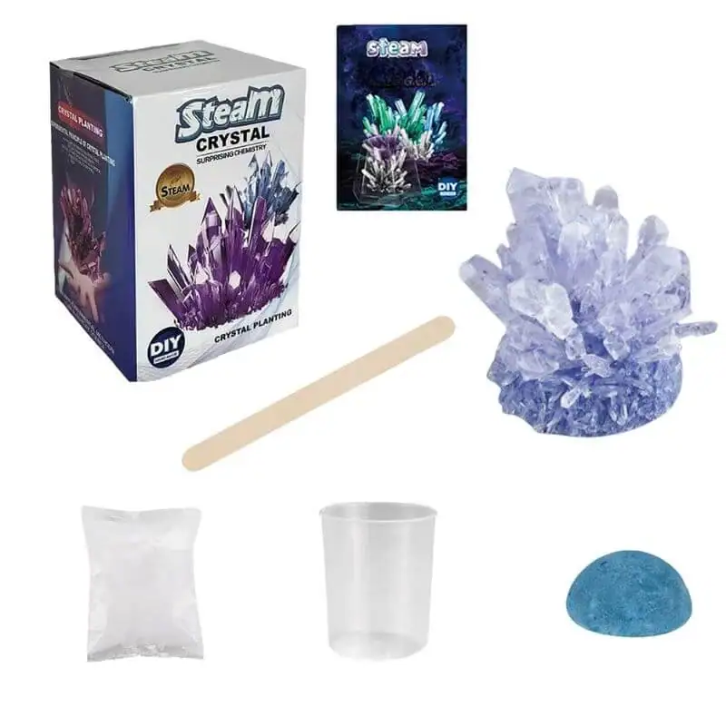 Conjunto de materiais para cultivo de cristais, incluindo embalagem, cristais, bastão de madeira, copo de plástico, pedra azul e saco de ingredientes.