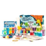 Conjunto de materiais de laboratório coloridos, tubos de ensaio, pipetas, óculos de proteção e acessórios para experiências científicas infantis.