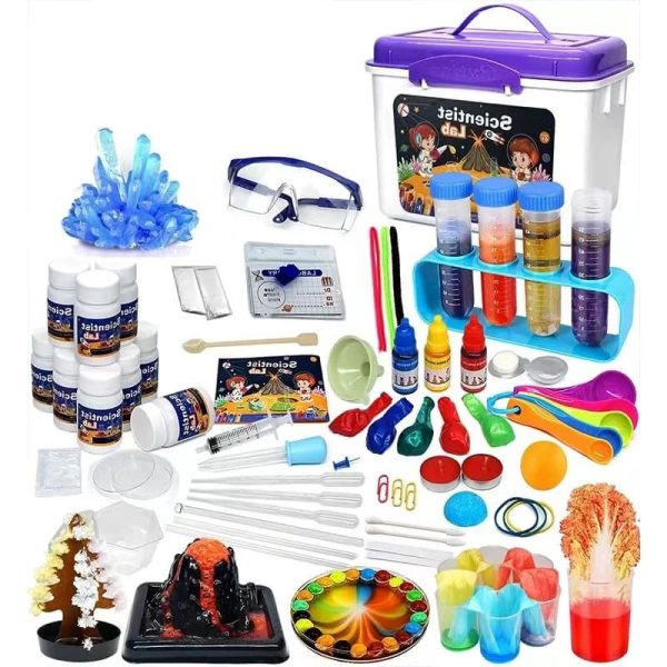 Conjunto de materiais de ciência com tubos, reagentes, pipetas, óculos de proteção, e instrumentos de experimentação para crianças.