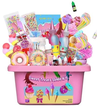 Conjunto de materiais coloridos para fazer slime de gelado, incluindo corantes, confetes, moldes, e ingredientes.