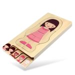 Quebra-cabeça de madeira com peça de uma menina de cabelo preto e vestido rosa, incluindo peças de órgãos internos e partes do corpo.
