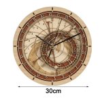 Relógio de parede com design astronómico, mostrador detalhado, ponteiros e escala de horas, feito de madeira, com diâmetro de 30cm.