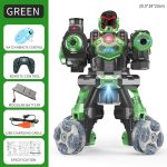 Robô de combate verde com detalhes pretos e vermelhos, rodas grandes e luzes LED, controlado por comando remoto, com bateria modular e cabo de carregamento USB.